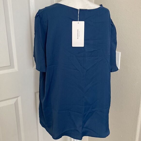 BloomChic Blue Pleated Puff Sleeve Keyhole Top Sz 18-20 - Picture 2 of 7